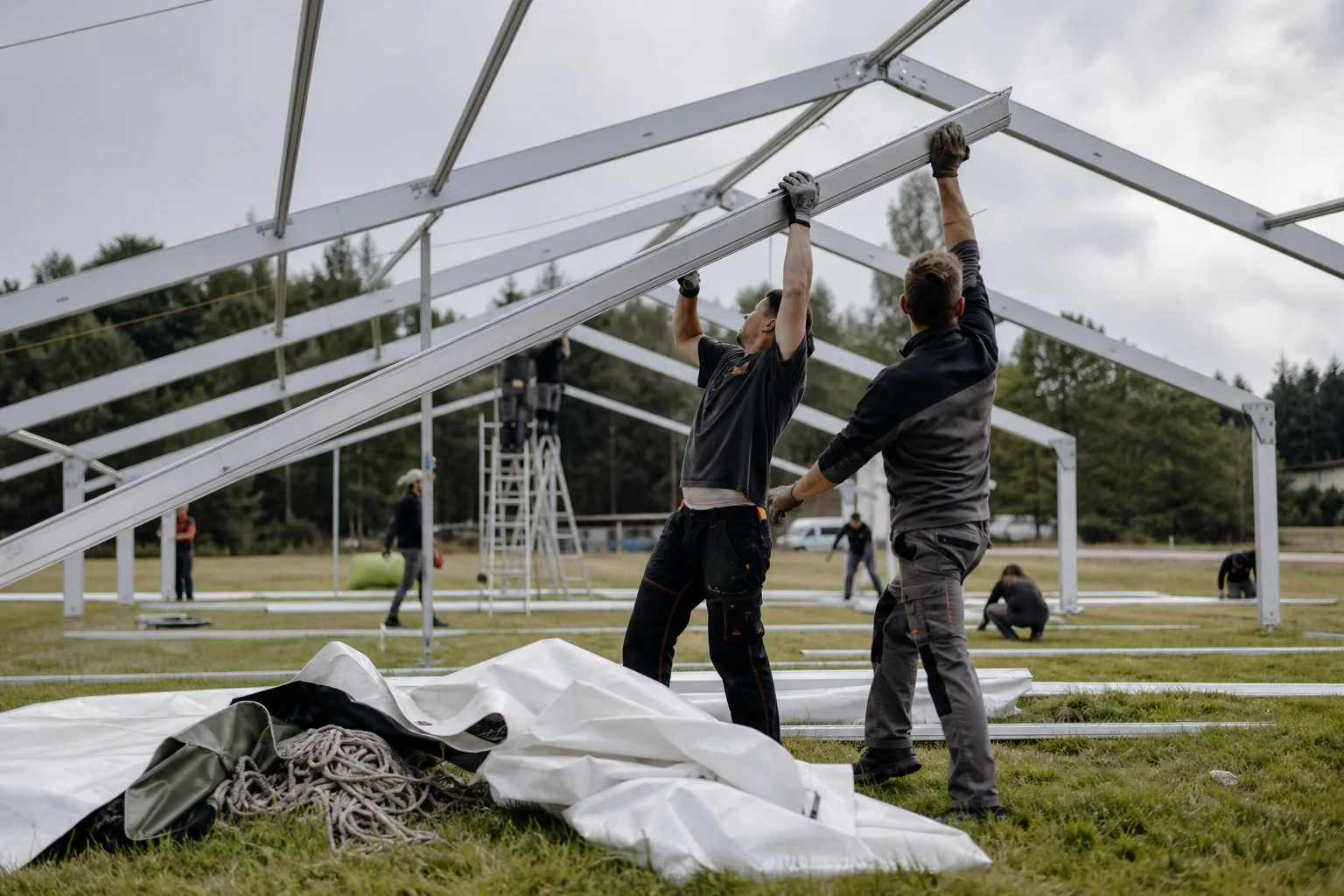 Namioty ekspresowe i hale — podłogi i wykładziny (do 258 m²)